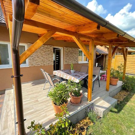 Lilla Apartman Balatonkeresztúr Eksteriør billede