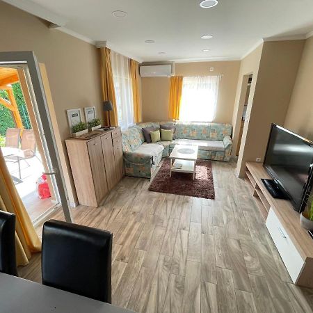 Lilla Apartman Balatonkeresztúr Eksteriør billede