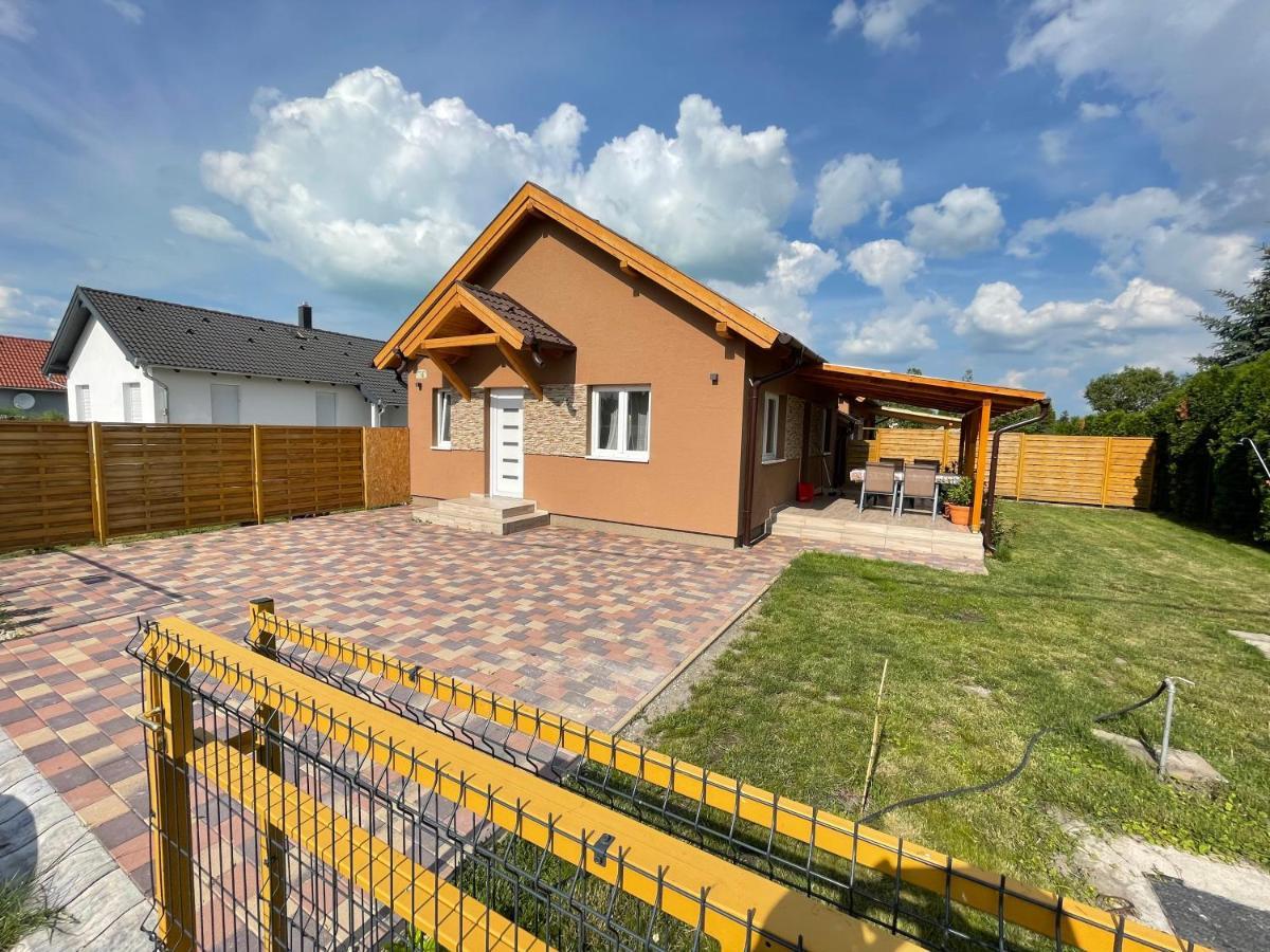 Lilla Apartman Balatonkeresztúr Eksteriør billede